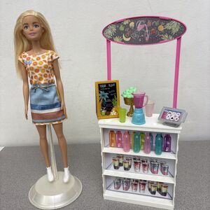 Mattel Barbie Smoothie Bar With Doll, Outfit, Stand,  Drinks, Accessories, READ